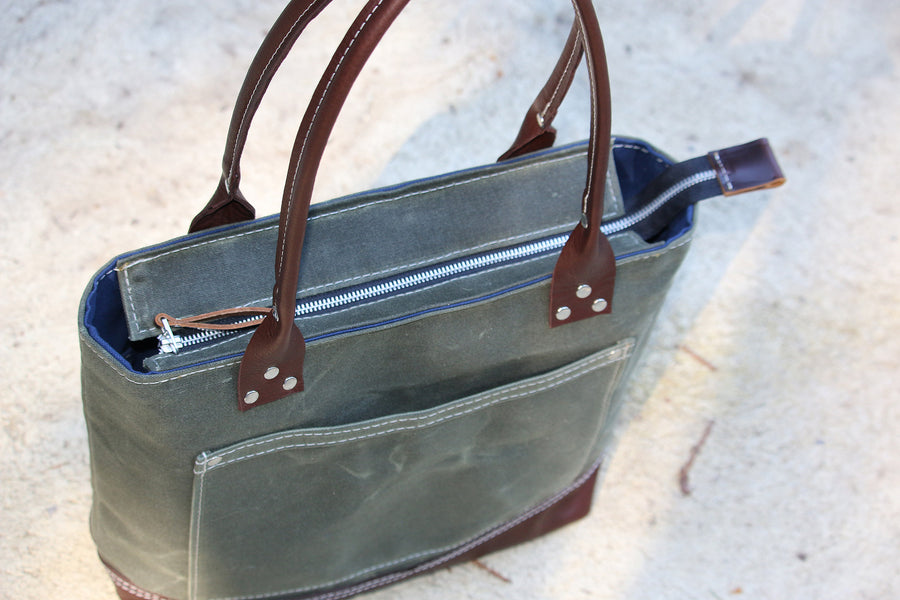 ZIPPERED RUGGED BAG