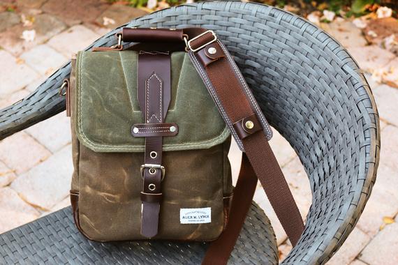 VERTICAL MESSENGER BAG #010031