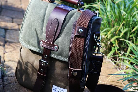 VERTICAL MESSENGER BAG #010031