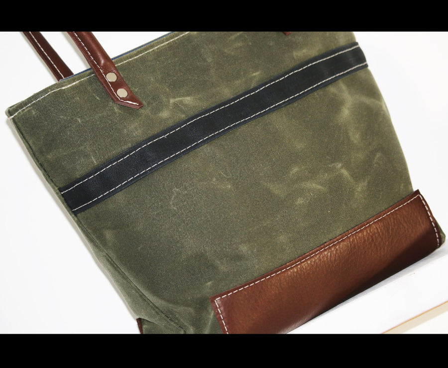 PETITE ZIPPERED TOTE